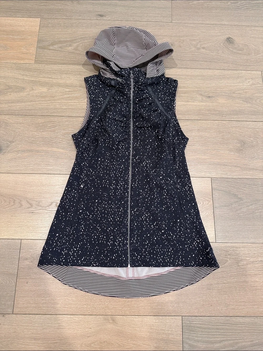 LULULEMON Butterfly Texture Mink Berry Black Go The Distance Vest Running Size 6